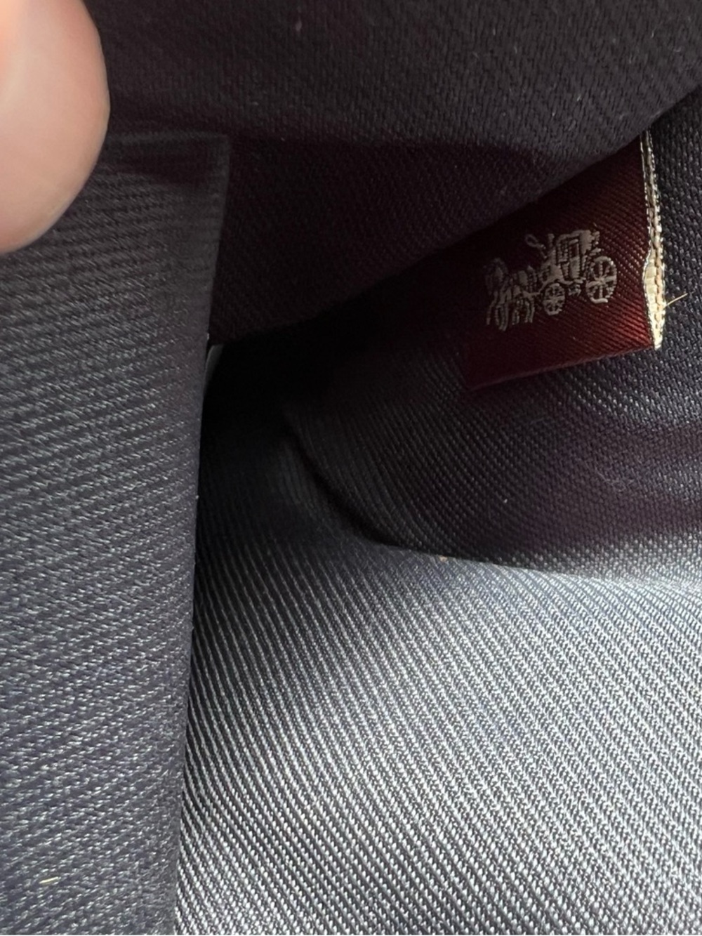 COACH Slim Bifold Wallet GREEN
Crossgrain Leather with Gold Hardware AUTHENTIC - Picture 7 of 7